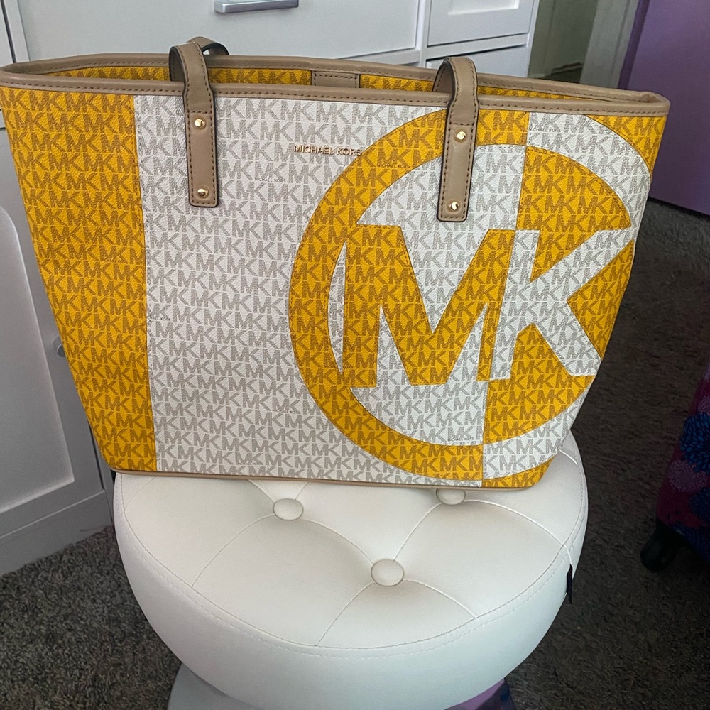 Michael Kors Sun Multi Lg tote New with tags.